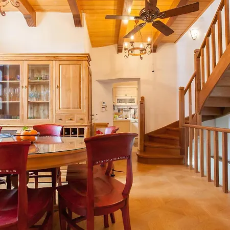 Luxurious Venetian 3 Floor House In The Old Port Holiday home *