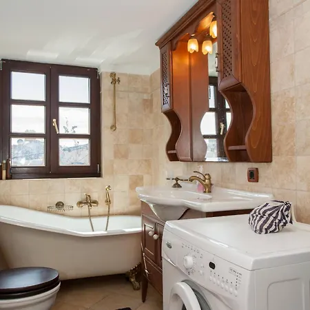 Luxurious Venetian 3 Floor House In The Old Port Chania (Crete)