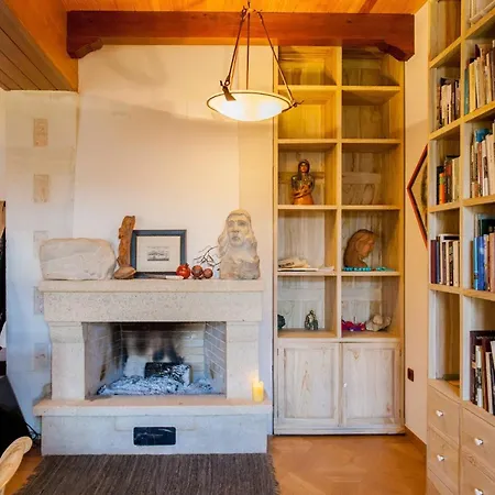 Luxurious Venetian 3 Floor House In The Old Port Holiday home