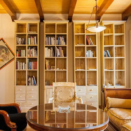 Luxurious Venetian 3 Floor House In The Old Port Holiday home *
